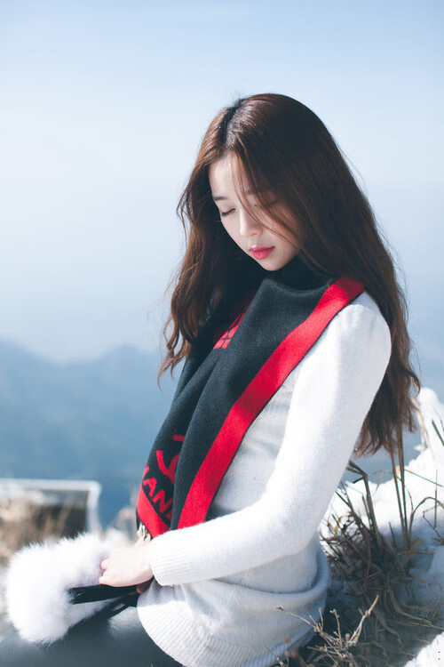 爱游戏在线登录入口-主力球员高强度对抗中保持技术动作稳定展现专业素养，防守球员主动对抗进攻球员